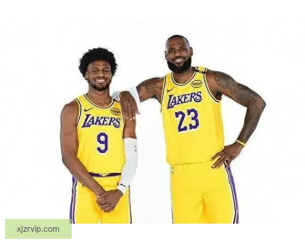 詹姆斯珍惜与布朗尼父子连线展现顶级投篮天赋